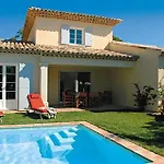 Aldeamento Turístico Lagrange Carré Beauchêne 3*