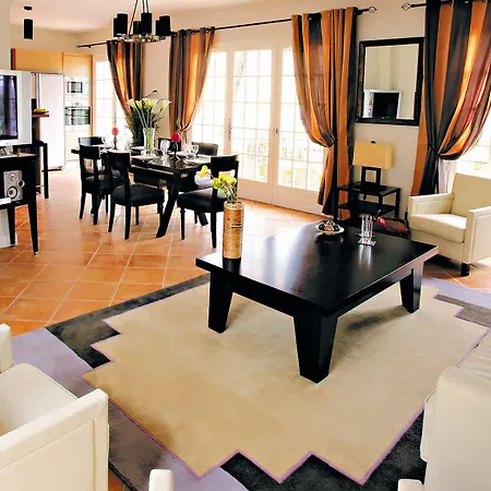 假日公园 Residence Lagrange Vacances Villas Le Carre Beauchene 3*